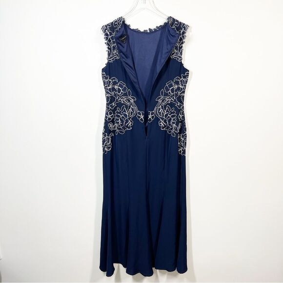 Tadashi Shoji Women’s Size 14 Blue Barbara Crepe Sleeveless Formal Gown Dress - Picture 8 of 16